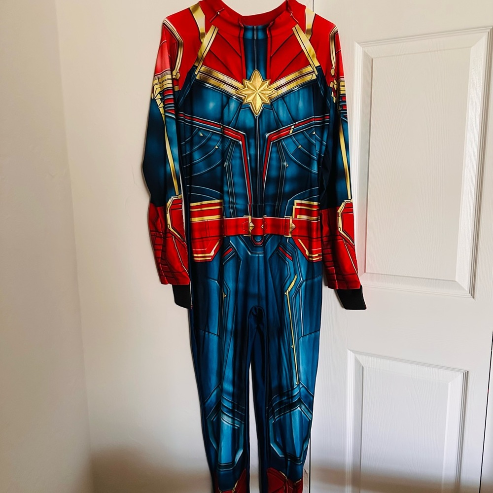 Use Captain marvel Marvel Halloween Costume